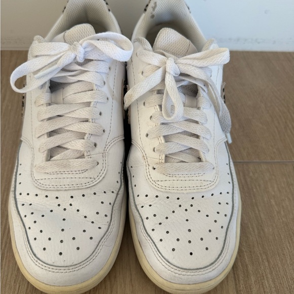 Nike - Picture 3 of 5